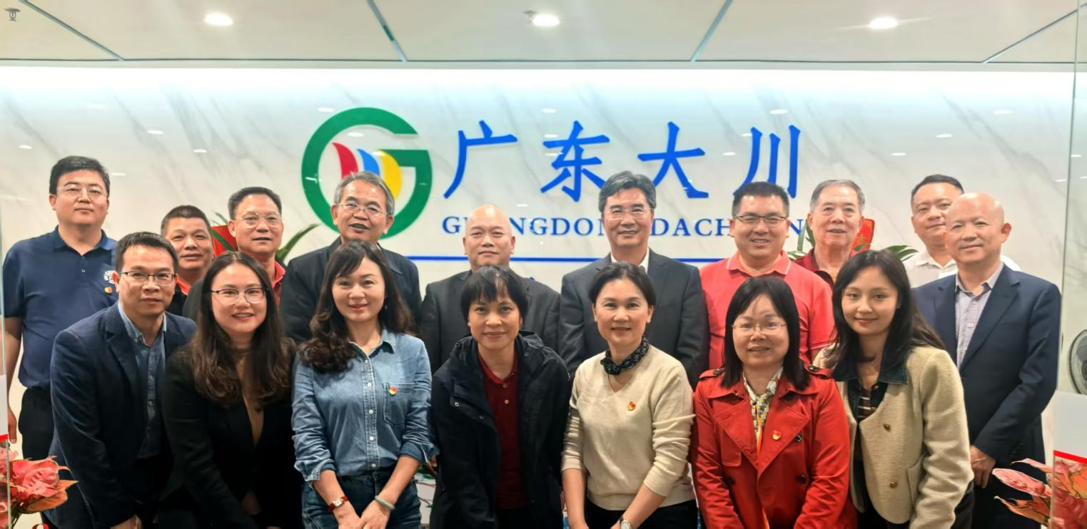 母校關(guān)愛  企業(yè)溫暖